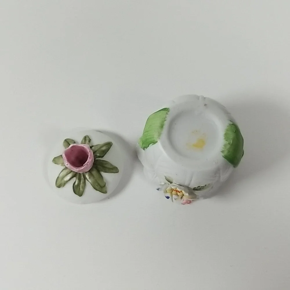 Vintage Flower Shape Trinket Box With 3D Flowers